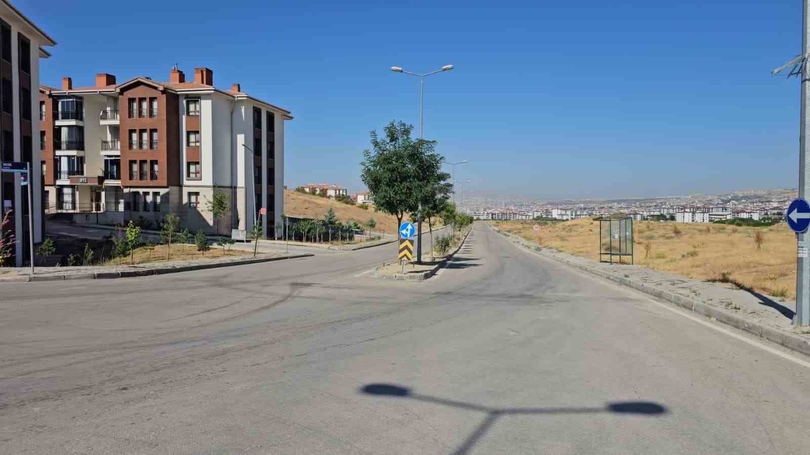 Elazığ’da sıcaklık 40 dereceye yaklaştı, caddeler boş kaldı 