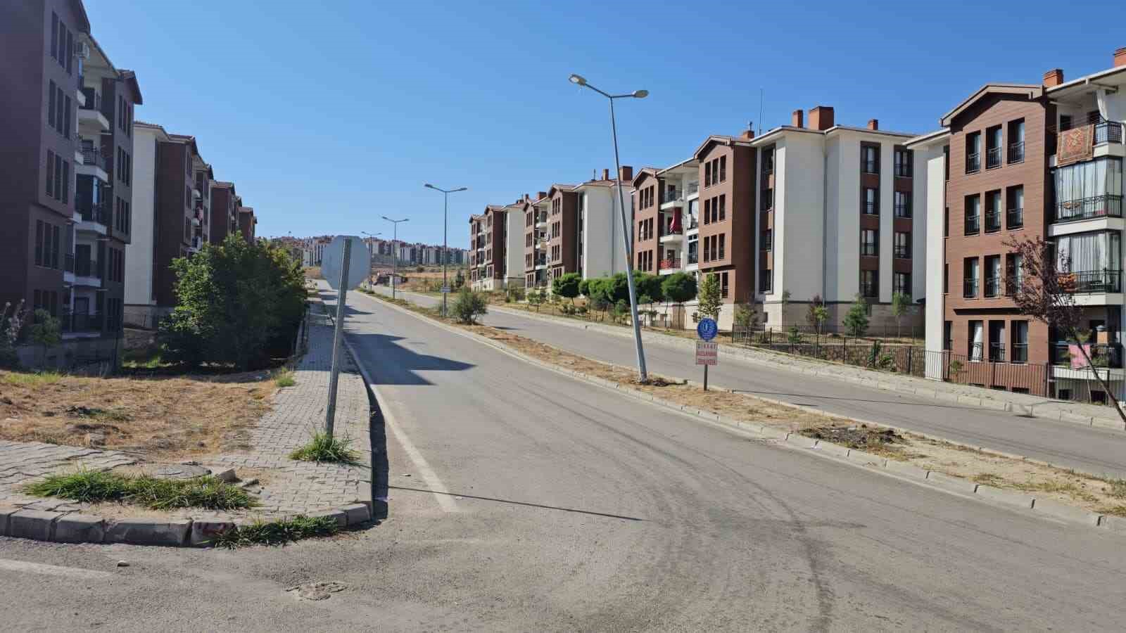 Elazığ’da sıcaklık 40 dereceye yaklaştı, caddeler boş kaldı 