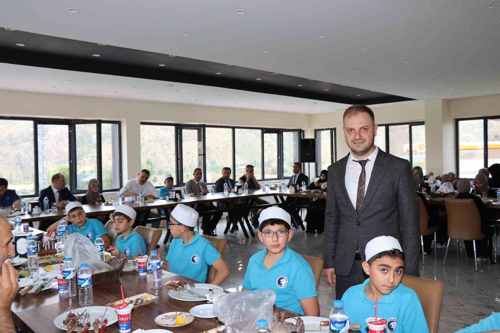 Kuran Kursu öğrencilerine cağ kebabı ikramı 