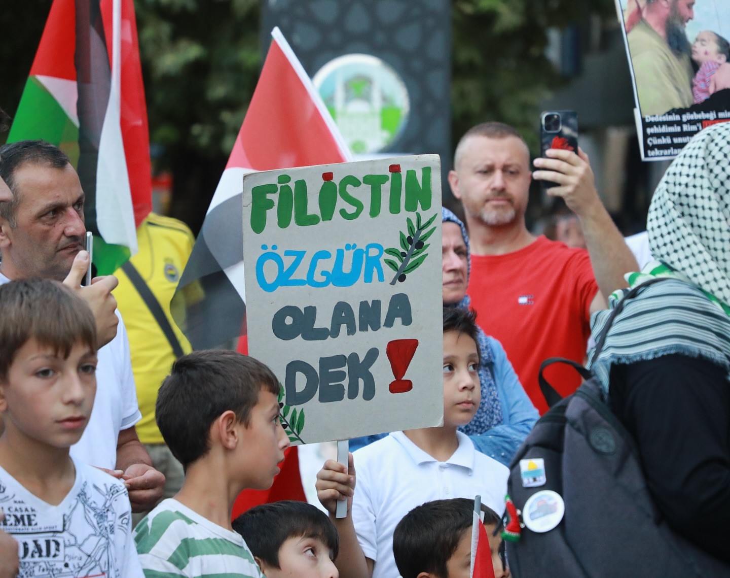 Filistin ve Doğu Türkistan için tek yürek oldular 