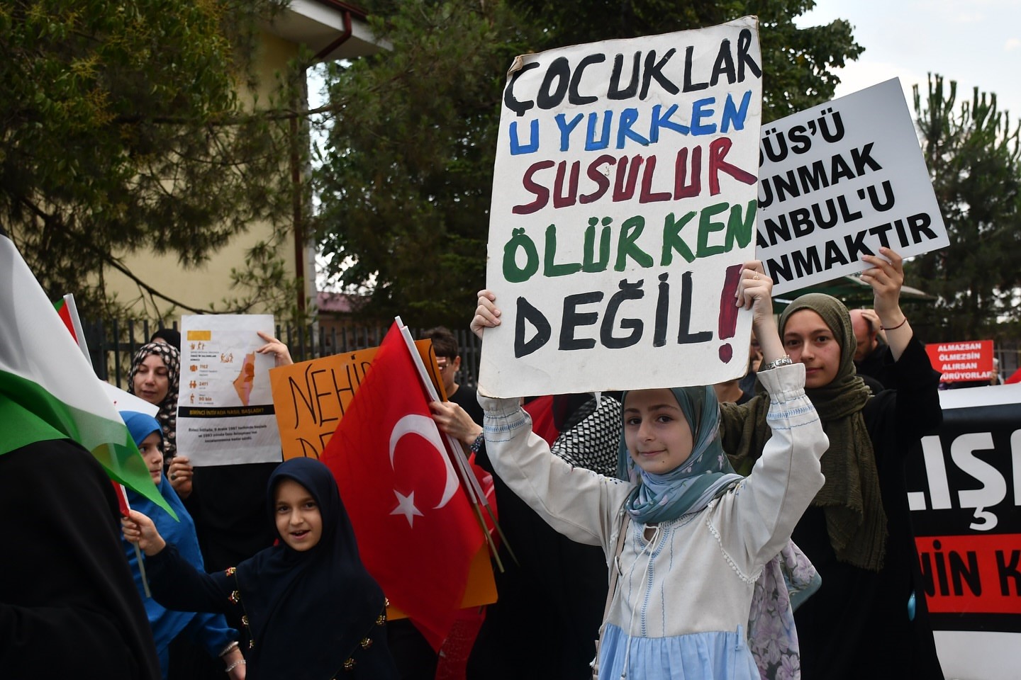 Filistin ve Doğu Türkistan için tek yürek oldular 