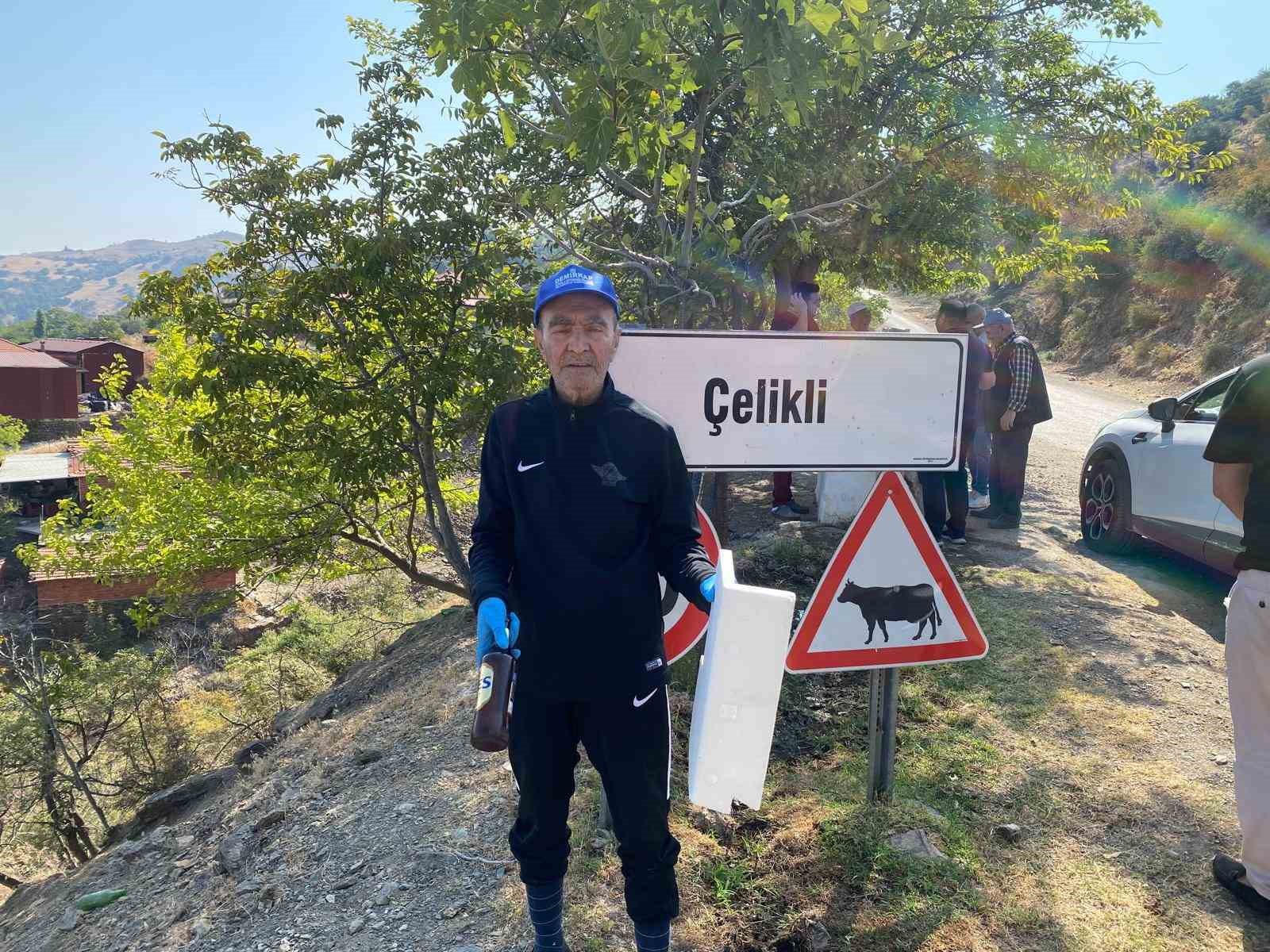 Manisa’da Huzurevi sakinleri çevre temizliği yaptı
