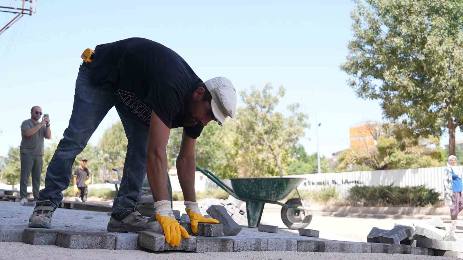 Elazığ’da asfalt seferberliği sürüyor 