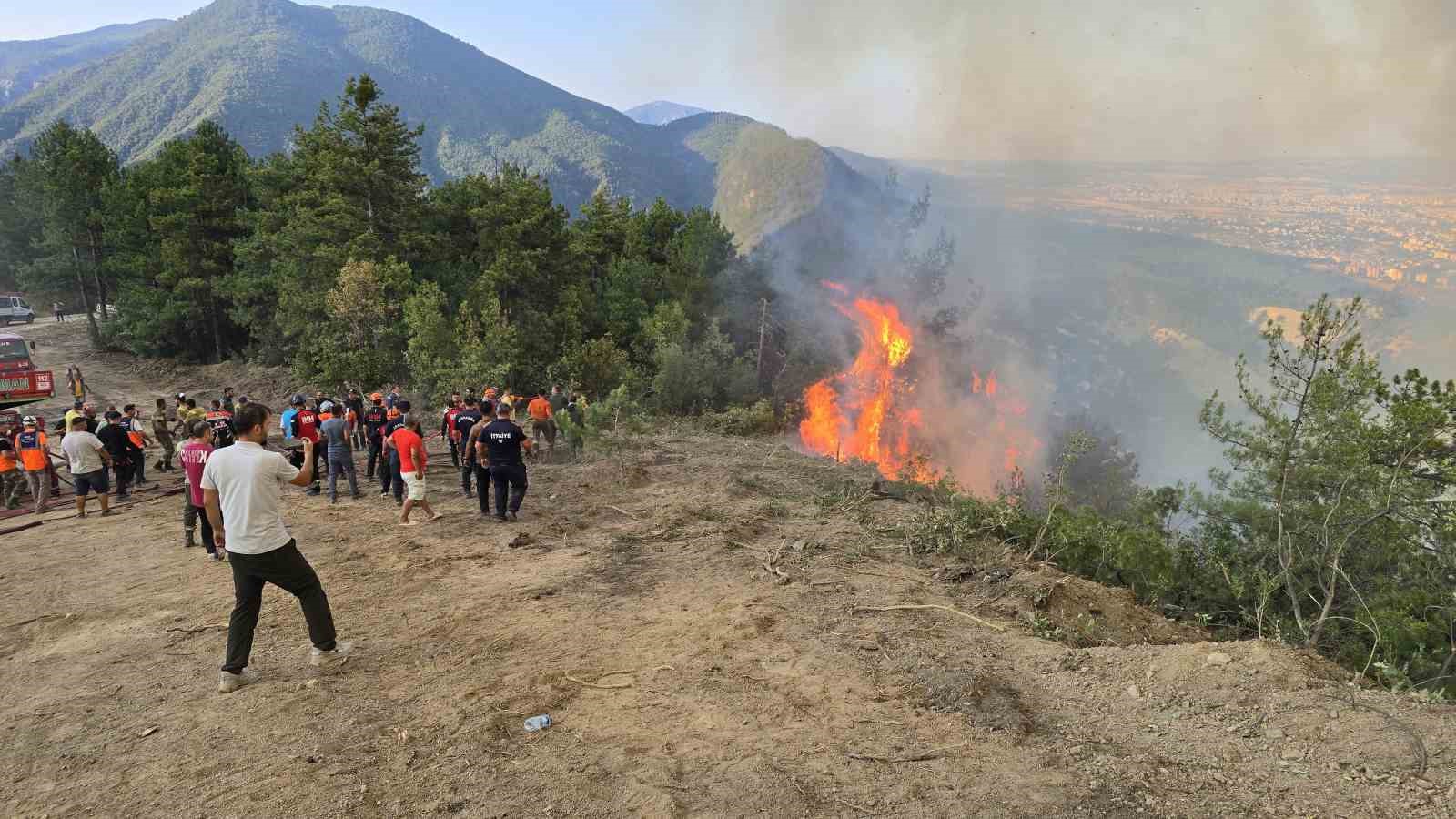 Karabük’teki orman yangınını söndürme çalışmaları devam ediyor 