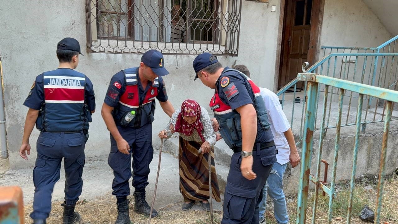 Karabük’teki orman yangınına müdahale sürüyor: 80 haneli köy tahliye edildi 