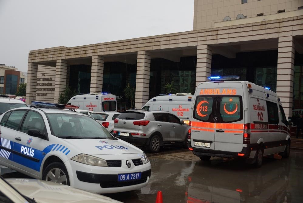 Hastaneye doğuma gelen kadın, önce polis zoruyla kocasını hastaneden kovdurdu sonra doğumhaneye gitti