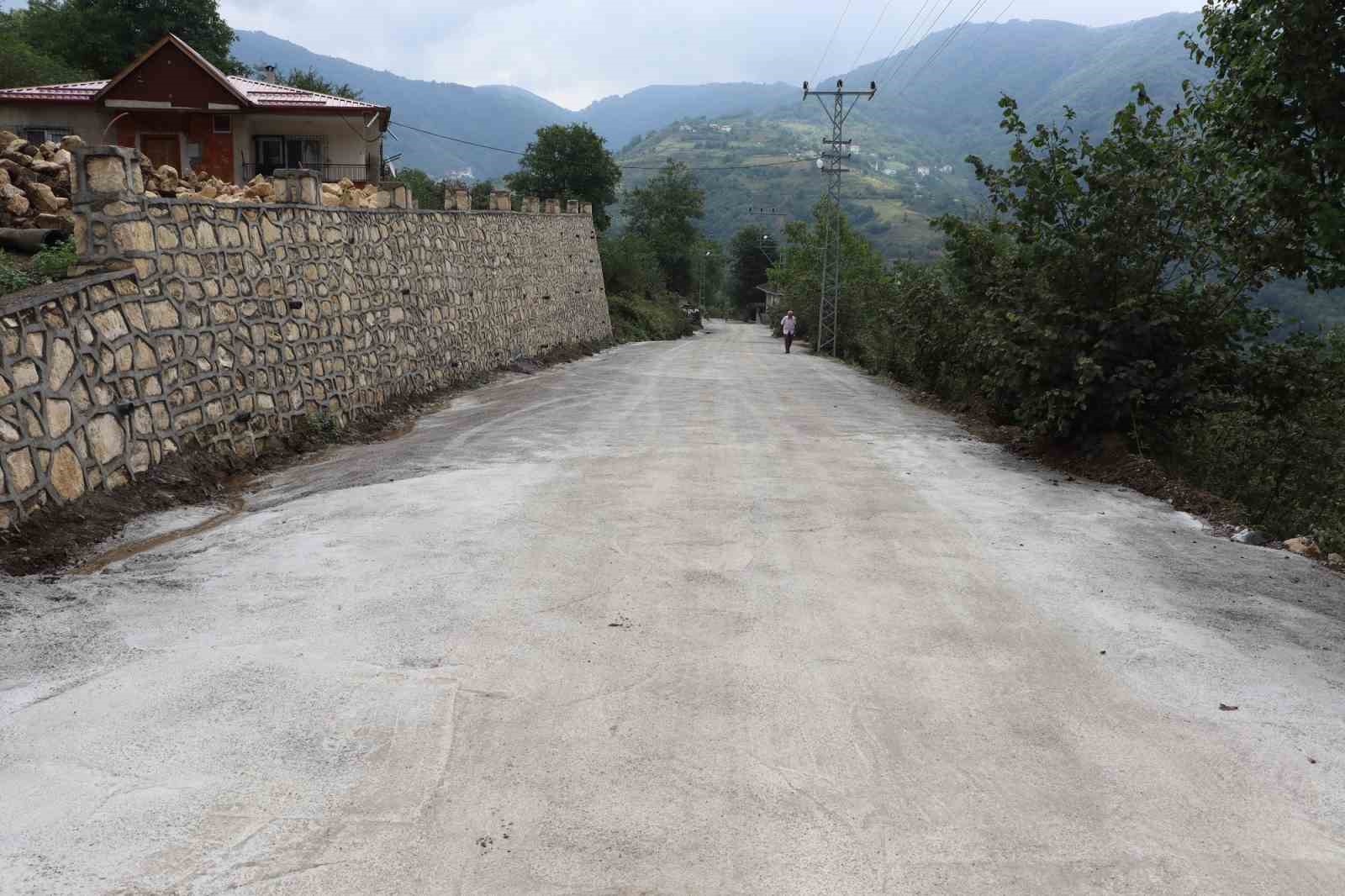 Ordu’da beton yol çalışmaları devam ediyor 