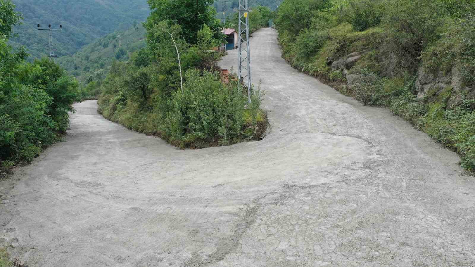 Ordu’da beton yol çalışmaları devam ediyor 