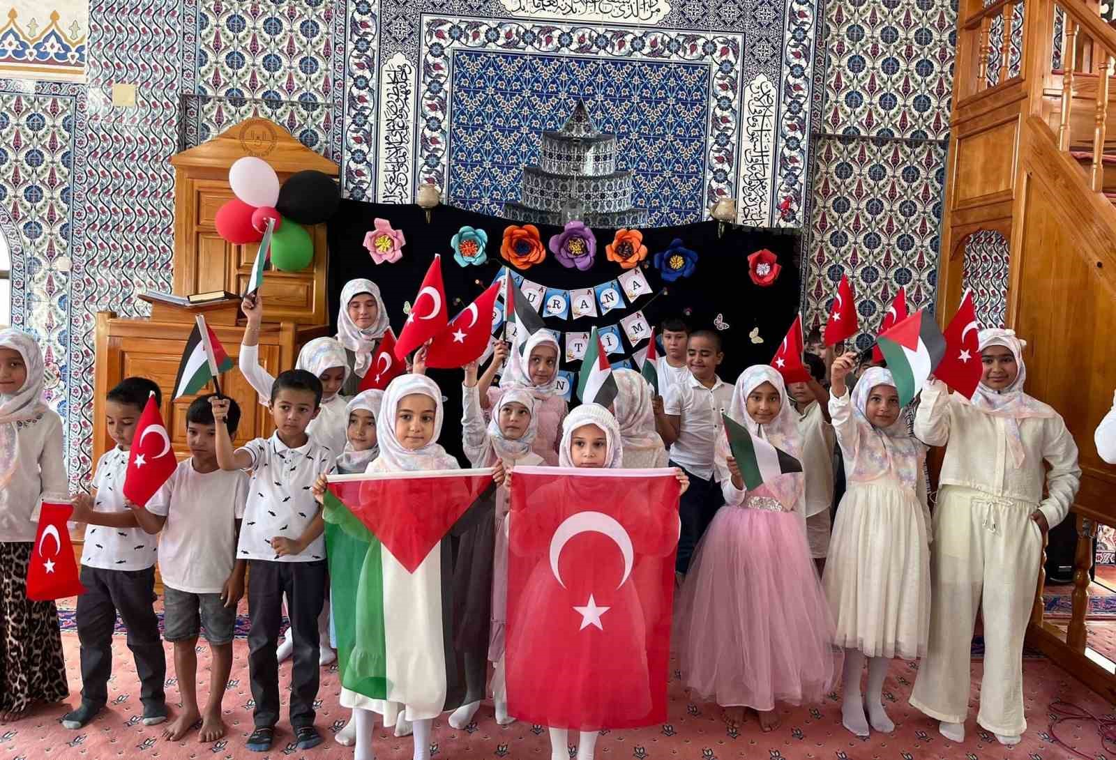 Mersin’de Kur’an Kursu öğrencileri Kur’an’a geçmenin heyecanını yaşadı 