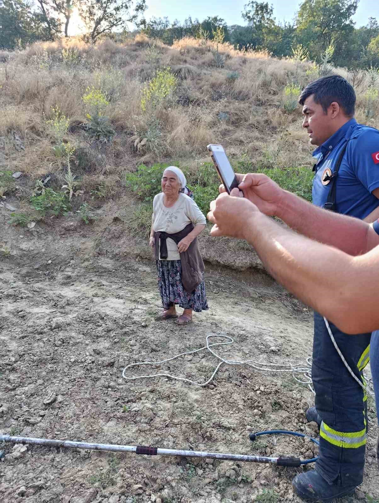 Balçıkta mahsur kalan kuzu operasyonla kurtarıldı 