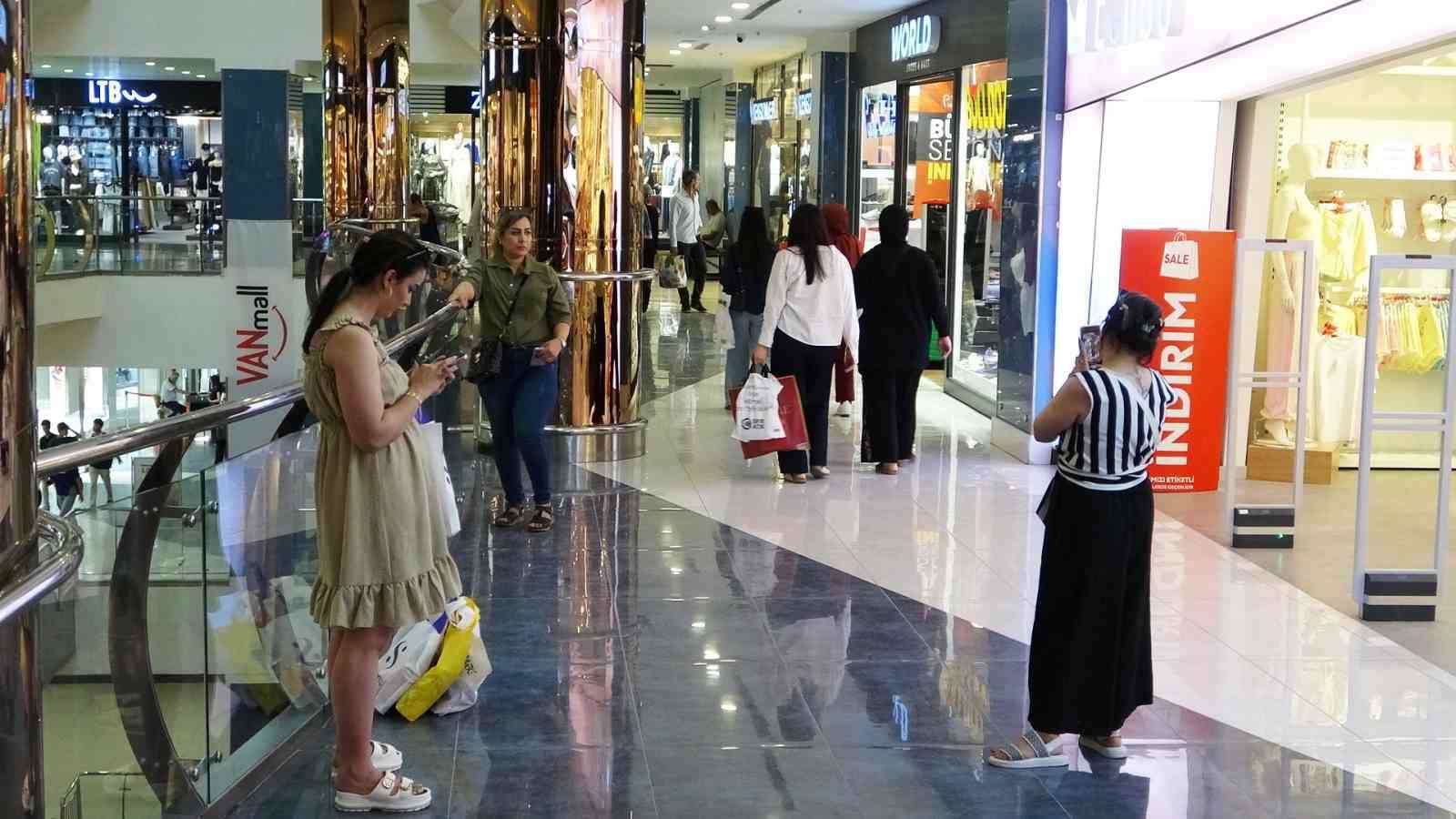 VANmall AVM’den Vali Balcı’ya teşekkür 