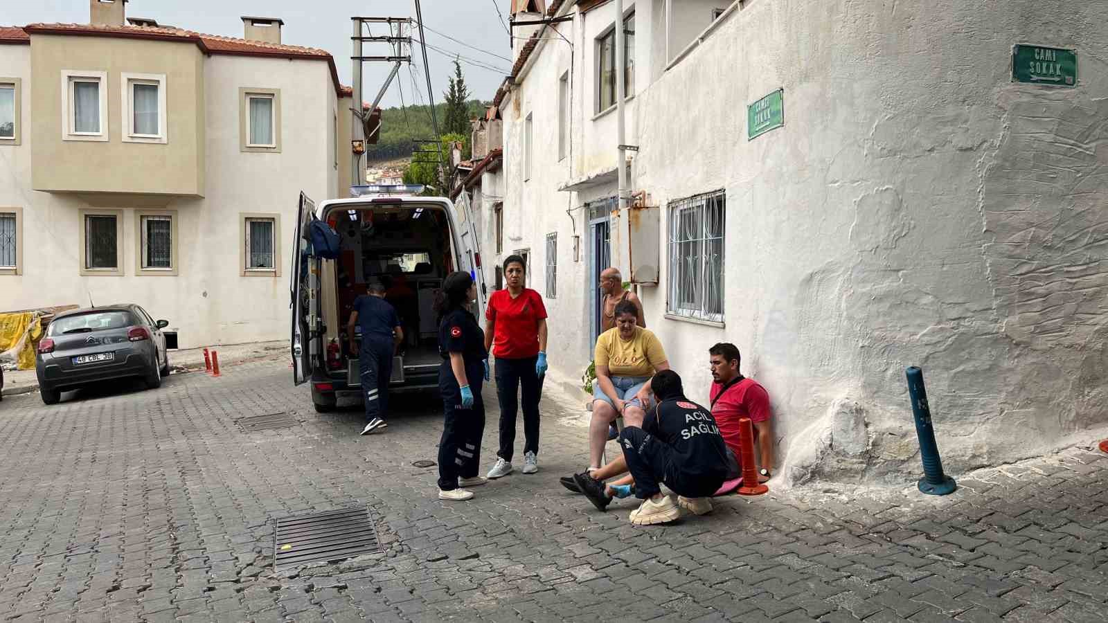 Menteşe’de otomobil ile motosiklet çarpıştı: 2 yaralı 