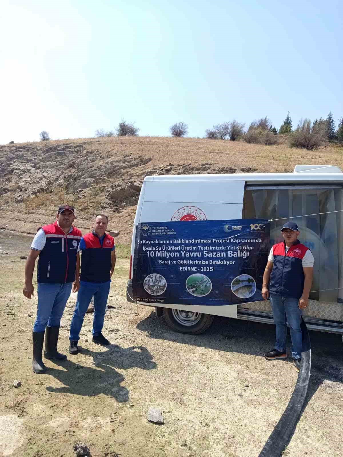 Kırklareli’ndeki göletlere 1 milyon 844 bin sazan yavrusu bırakıldı 