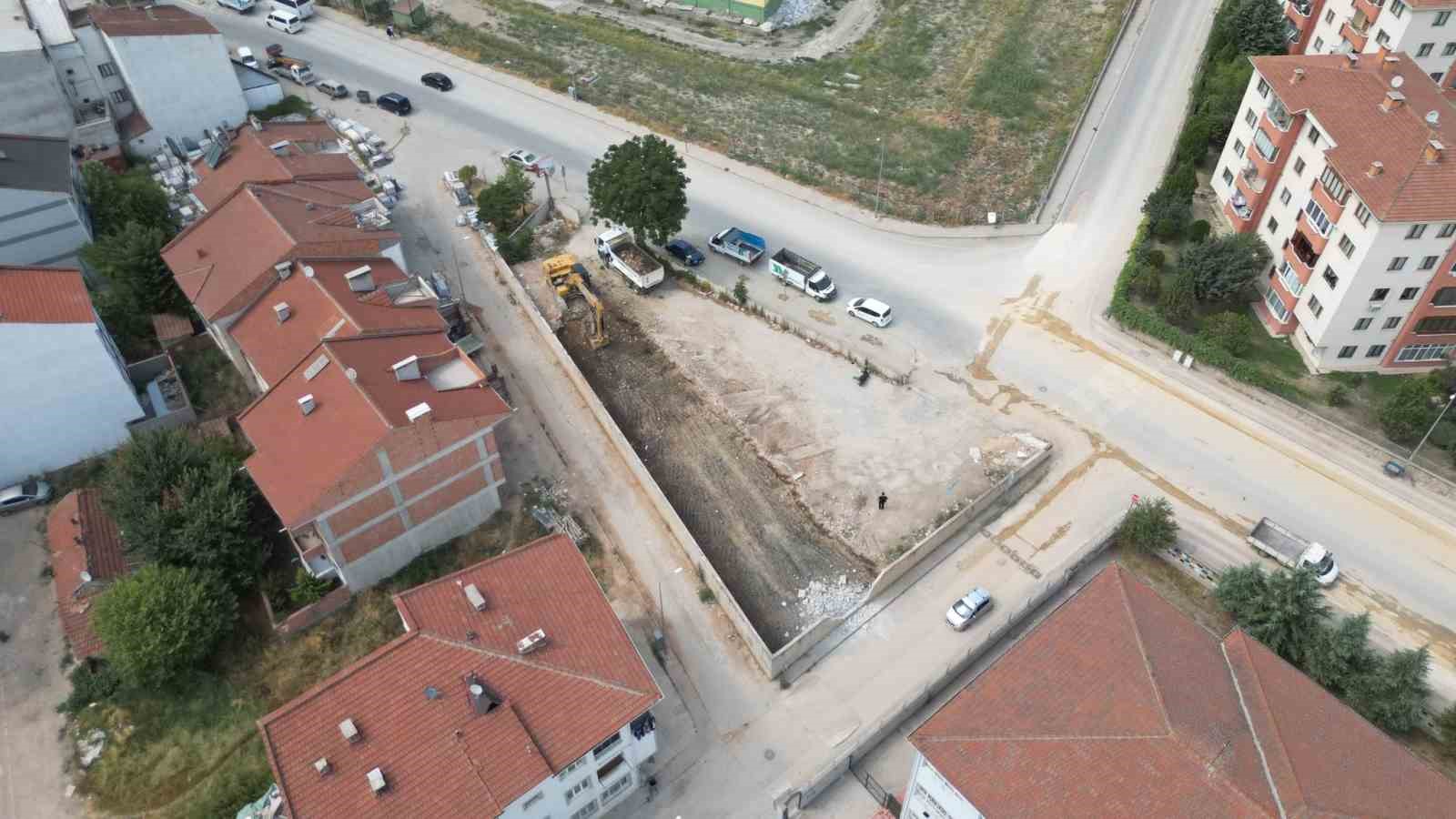 İnegöl’de atıl vaziyetteki boş alan otoparka dönüşüyor 