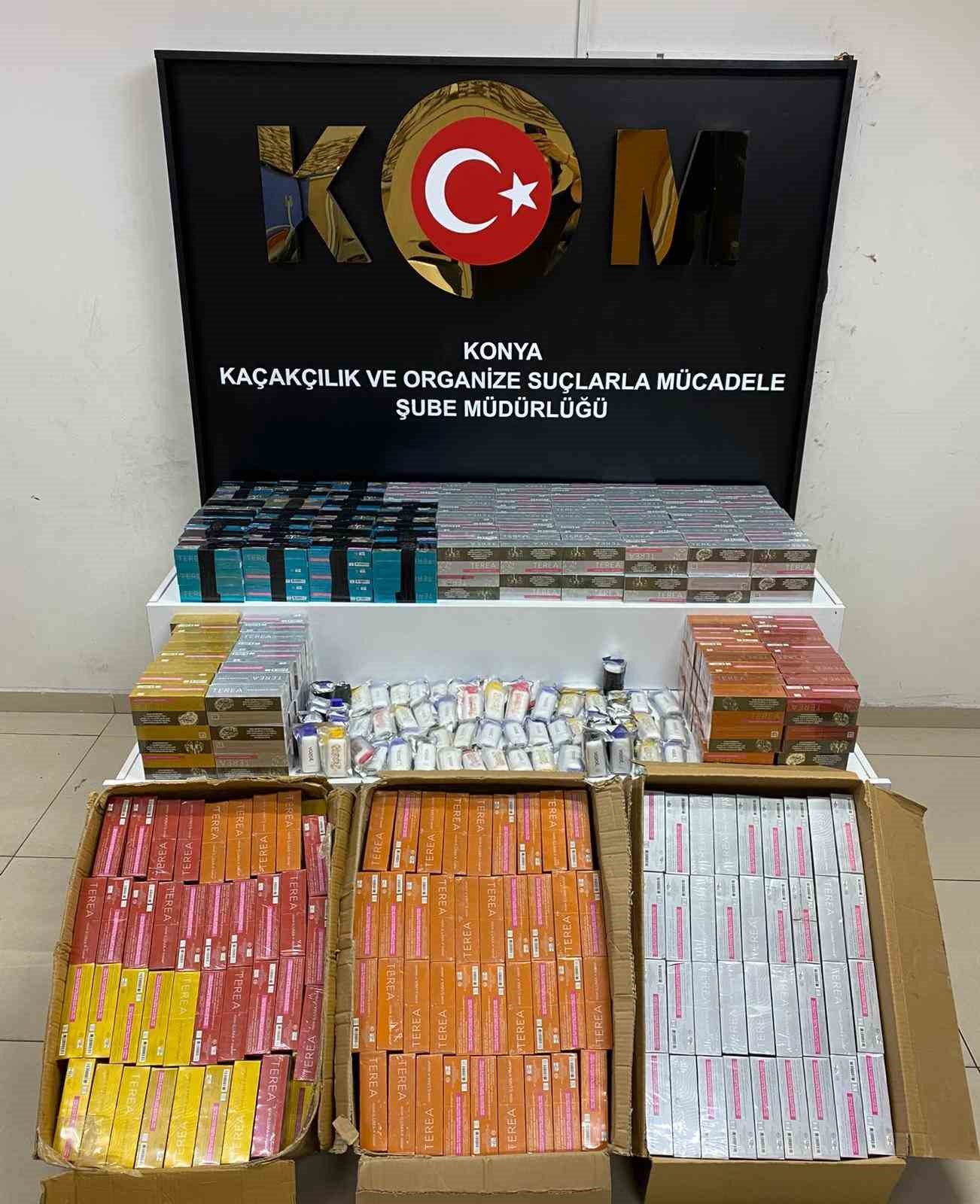 Tırdan 9 düzensiz göçmen ve 1,5 milyonluk kaçak elektronik sigara çıktı 