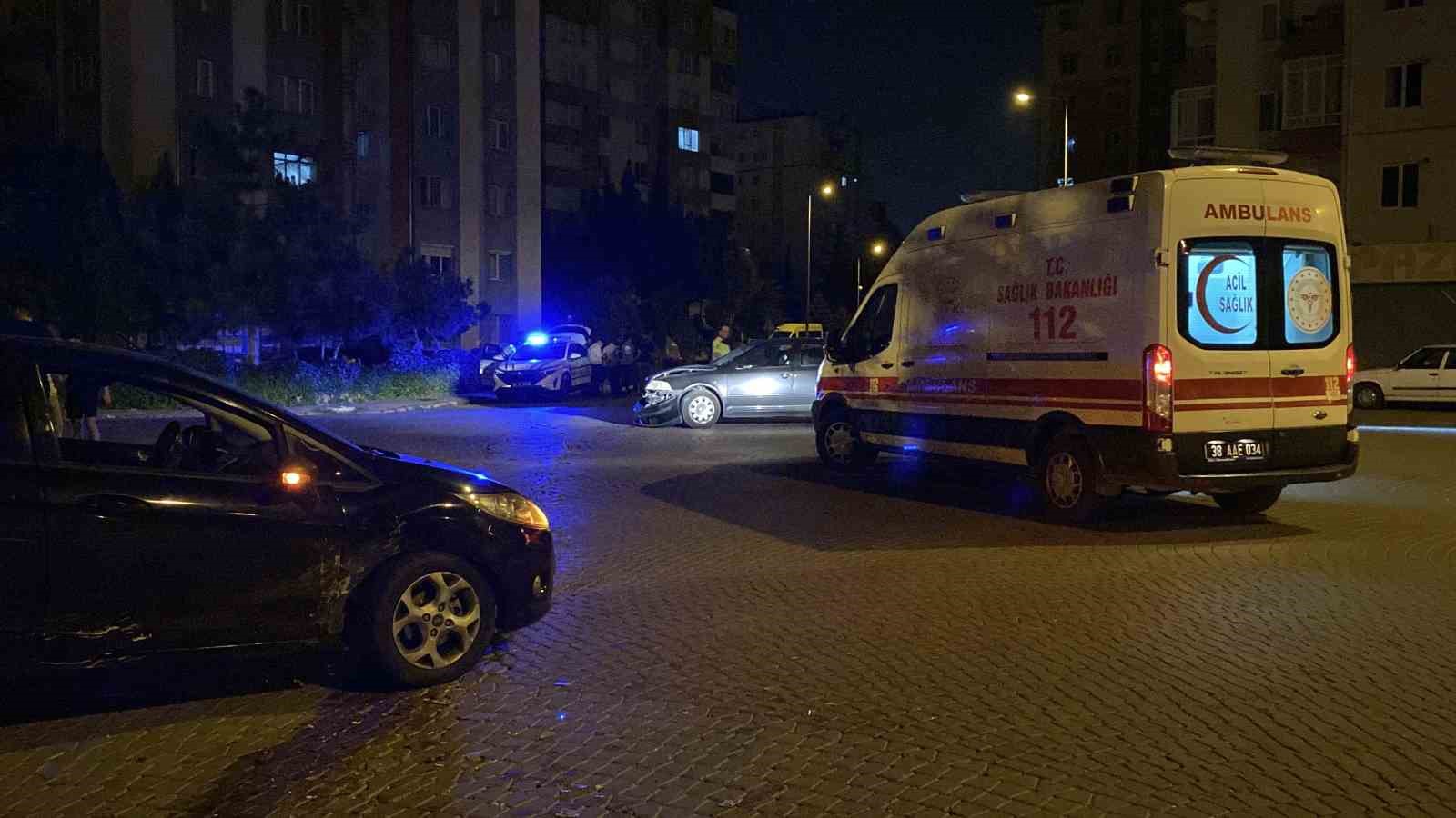 Kazada savrulan otomobil park halindeki otomobile çarptı: 2 yaralı 
