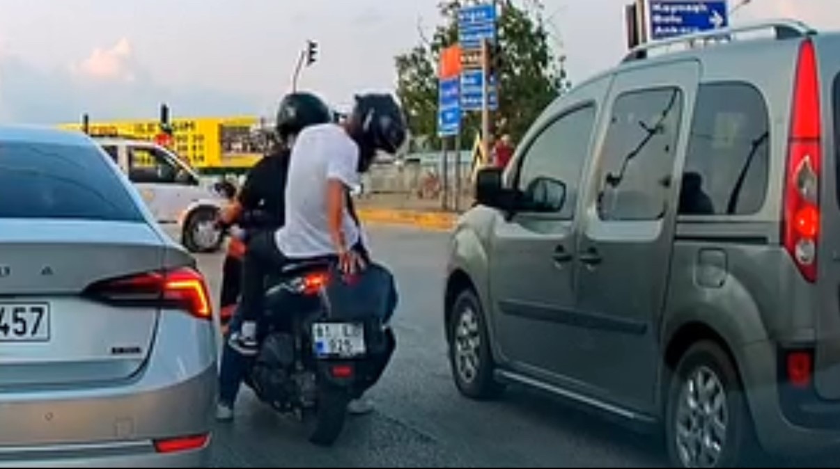 Işık ihlali için buldukları yöntem hem şaşırttı hem güldürdü 