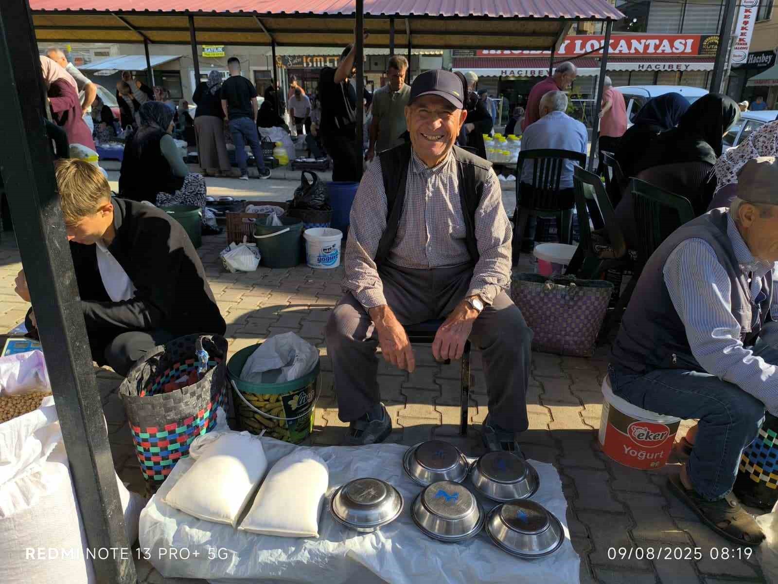 Şuhut’ta ’Yöresel Ürünler Pazarı’na yoğun ilgi 