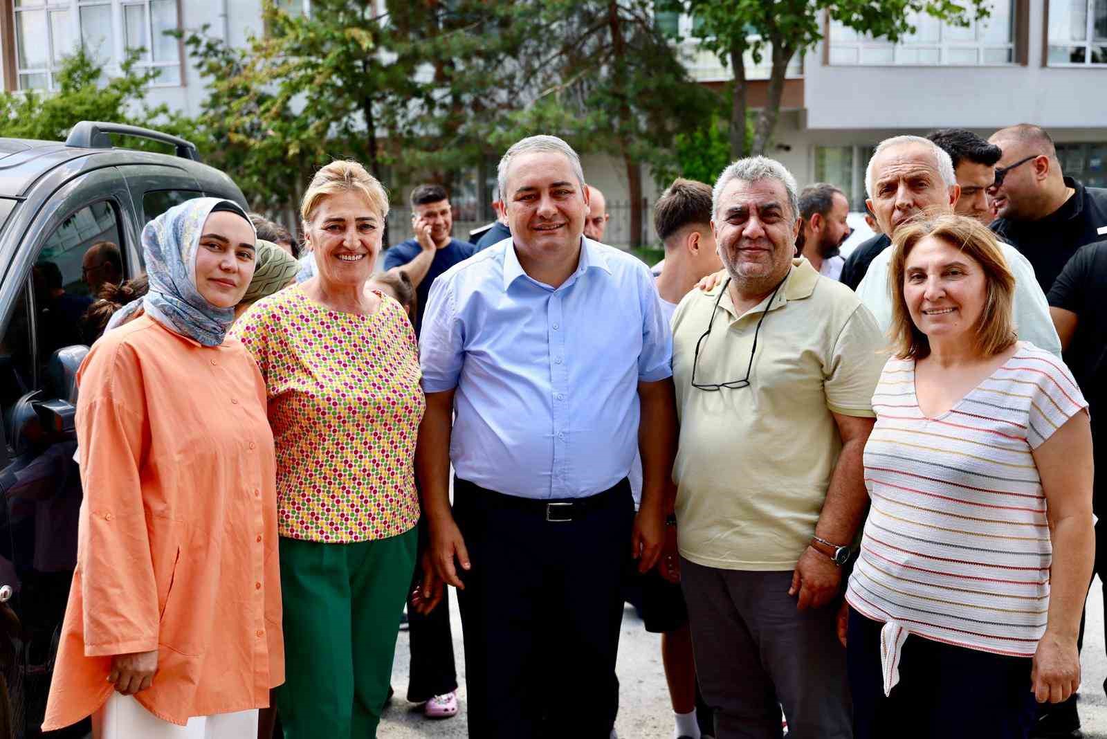 Keçiören Belediye Başkanı Özarslan Keçiören esnafının yanında 