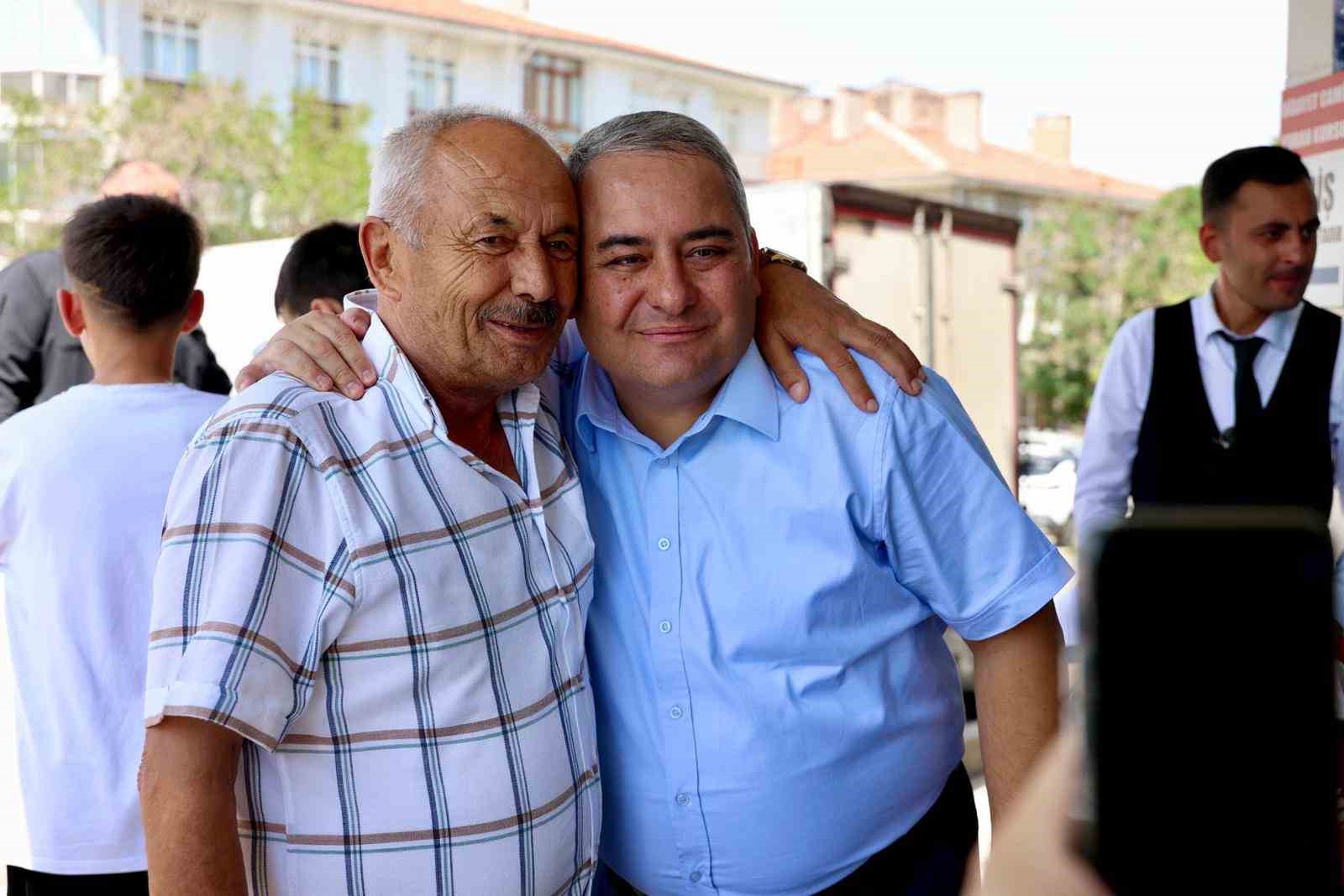Keçiören Belediye Başkanı Özarslan Keçiören esnafının yanında 