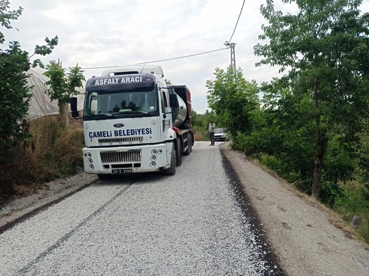 Çameli Belediyesi kendi imkanlarıyla kırsal mahalleleri asfaltla buluşturuyor 