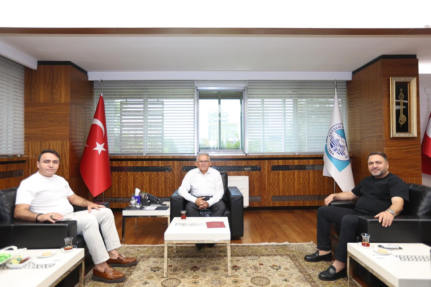 Başkan Büyükkılıç’a ziyaretçi akını 