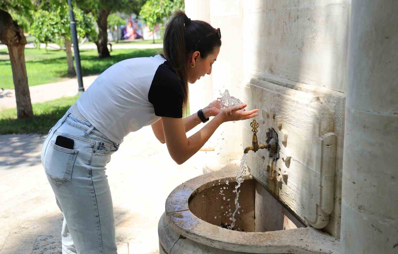Adana’da termometreler 51 dereceyi gösterdi: Parklar boş kaldı, sulama kanalları doldu 