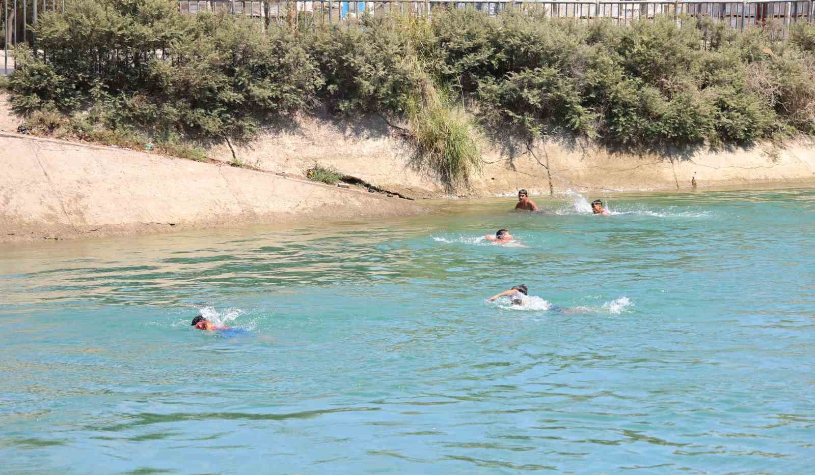 Adana’da termometreler 51 dereceyi gösterdi: Parklar boş kaldı, sulama kanalları doldu 