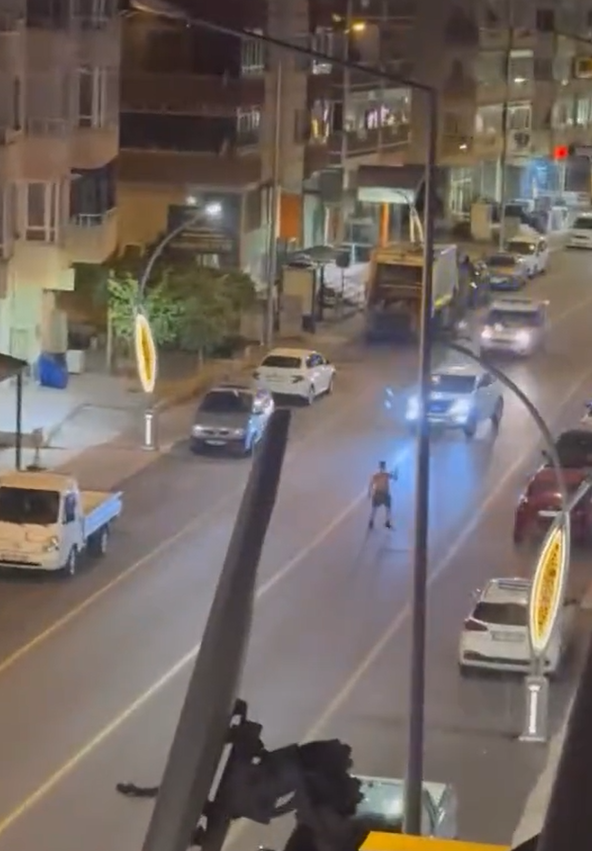 Yalova’da bıçakla yoldan geçen araçlara saldıran zanlı yakalandı 