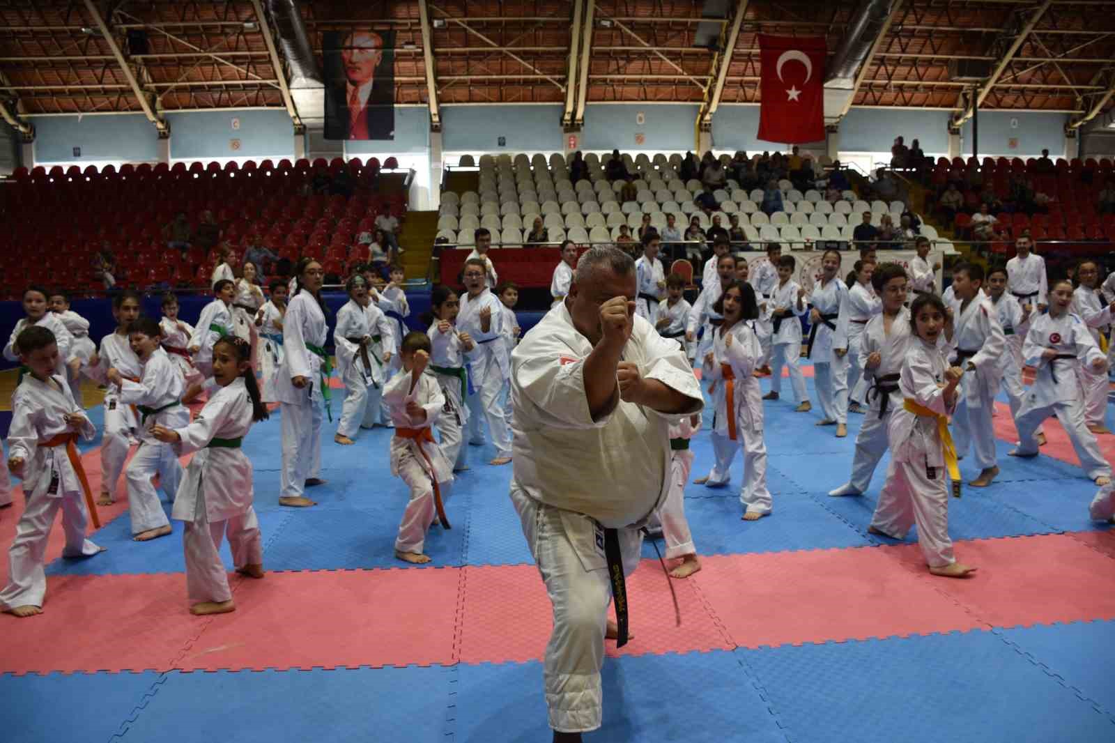Emniyet amiri tatamiye çıktı 
