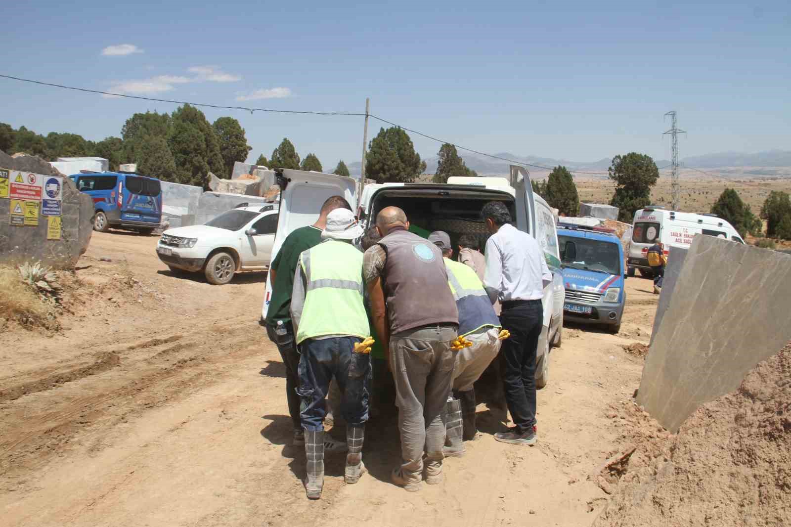 Mermer bloğunun altında kalan mühendis hayatını kaybetti 