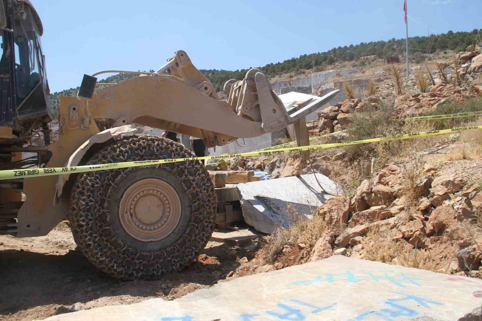 Mermer bloğunun altında kalan mühendis hayatını kaybetti 