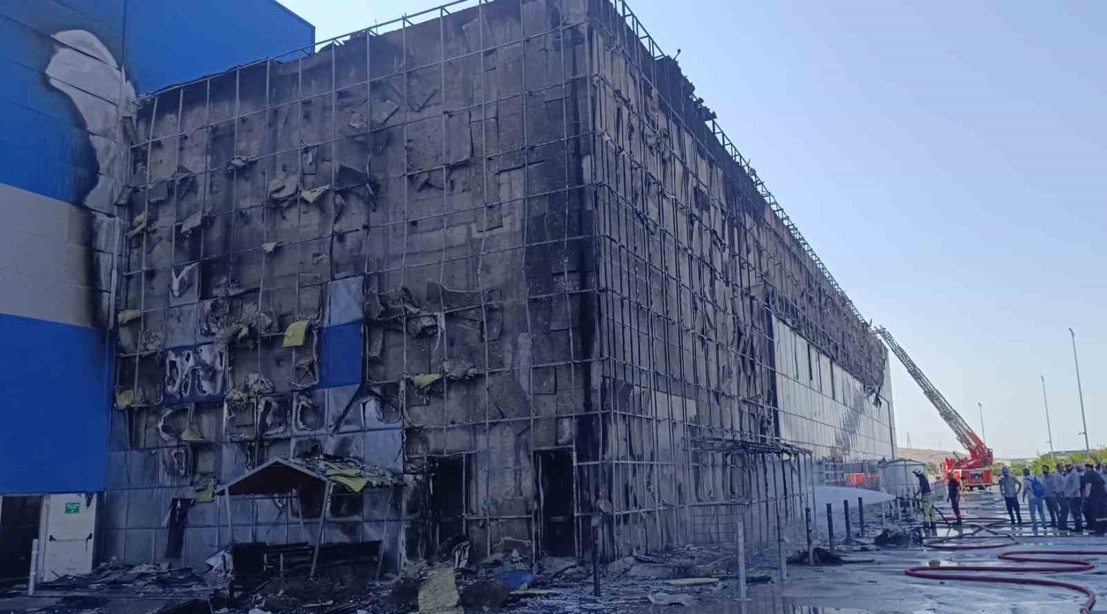 Aliağa’da fabrikada korkutan yangın 