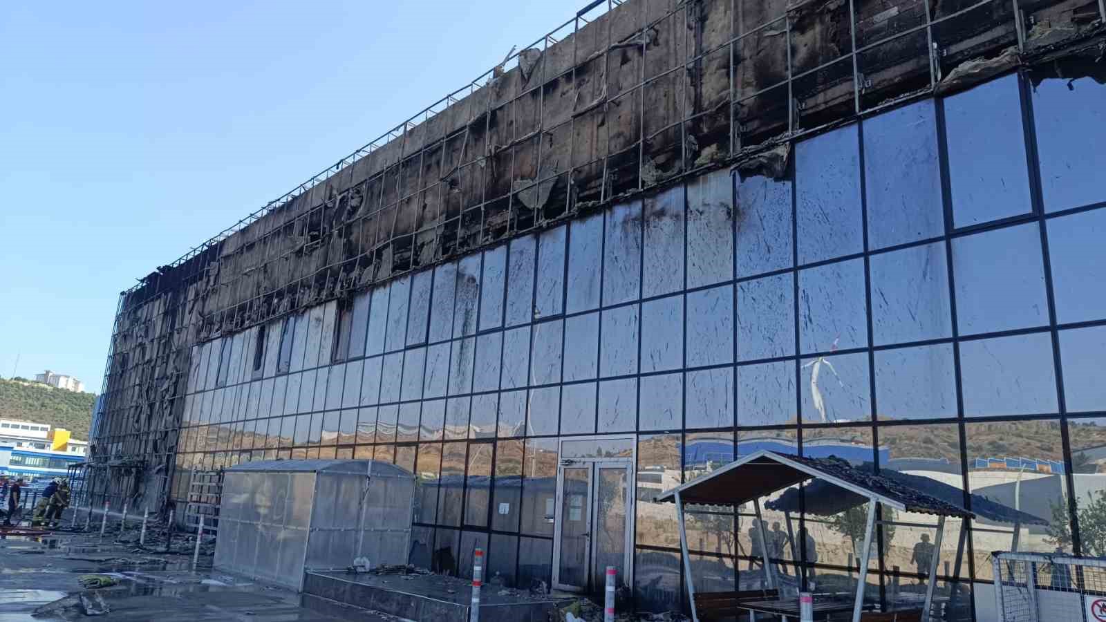 Aliağa’da fabrikada korkutan yangın 