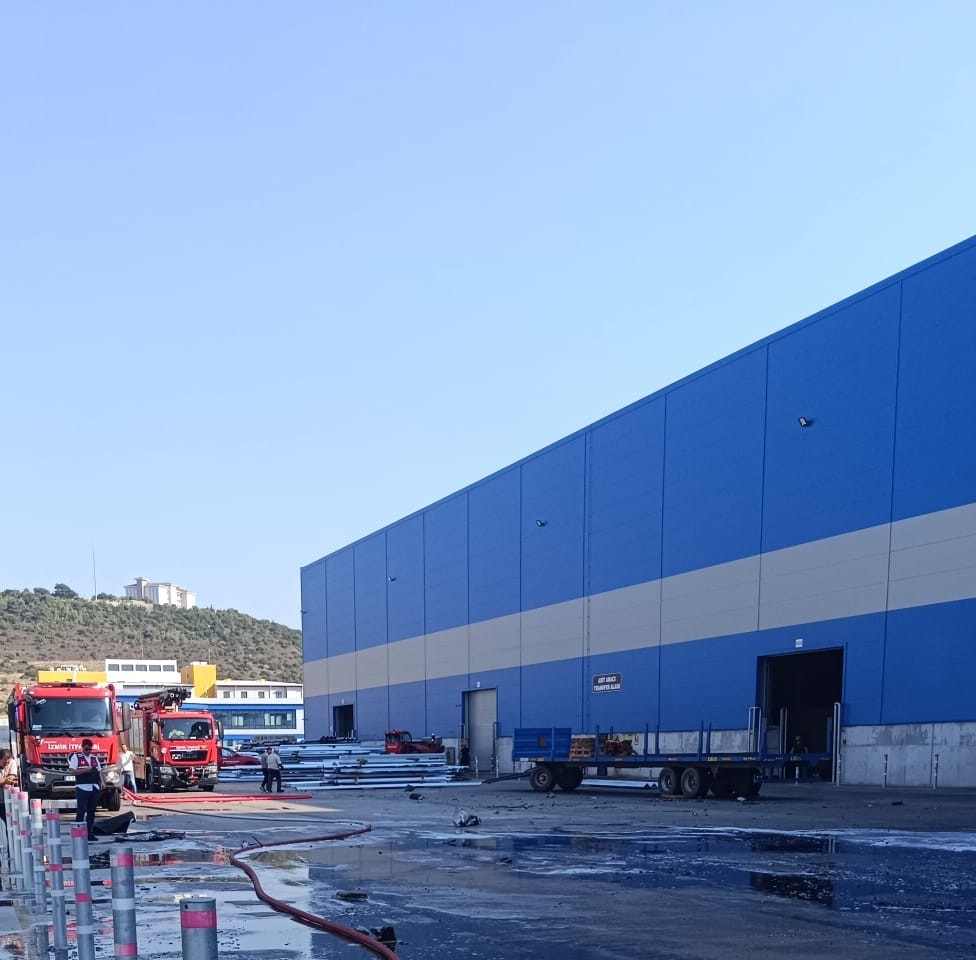 Aliağa’da fabrikada korkutan yangın 