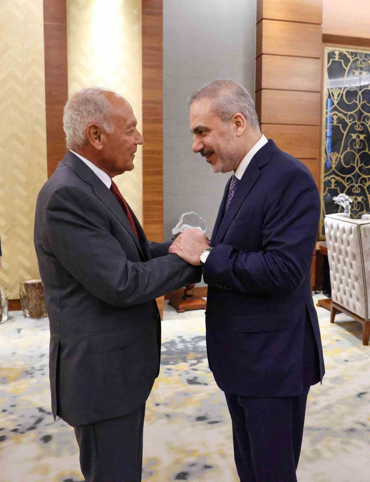 Bakan Fidan, Mısır’da Arap Birliği Genel Sekreteri Ahmed Ebu Gayt ile görüştü 