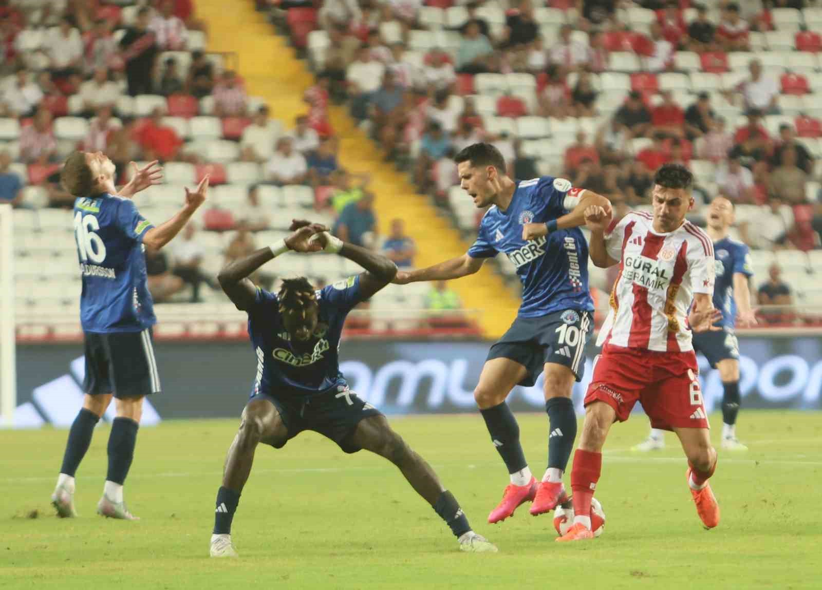 Trendyol Süper Lig: Antalyaspor: 2 - Kasımpaşa: 1 (Maç sonucu) 