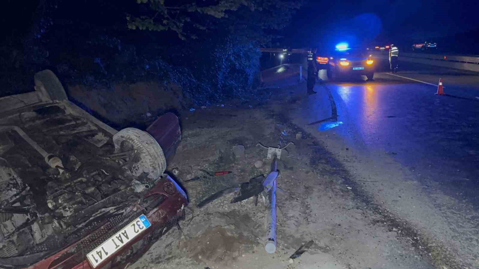 Takla atan otomobilde kalbi duran sürücüyü sağlık ekipleri kurtardı 