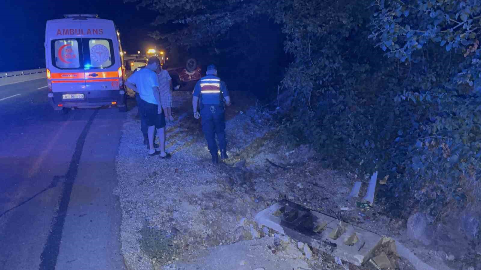 Takla atan otomobilde kalbi duran sürücüyü sağlık ekipleri kurtardı 