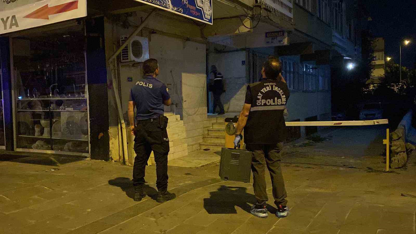 Eşini tabancayla öldüren koca, aynı silahla intihar etti 