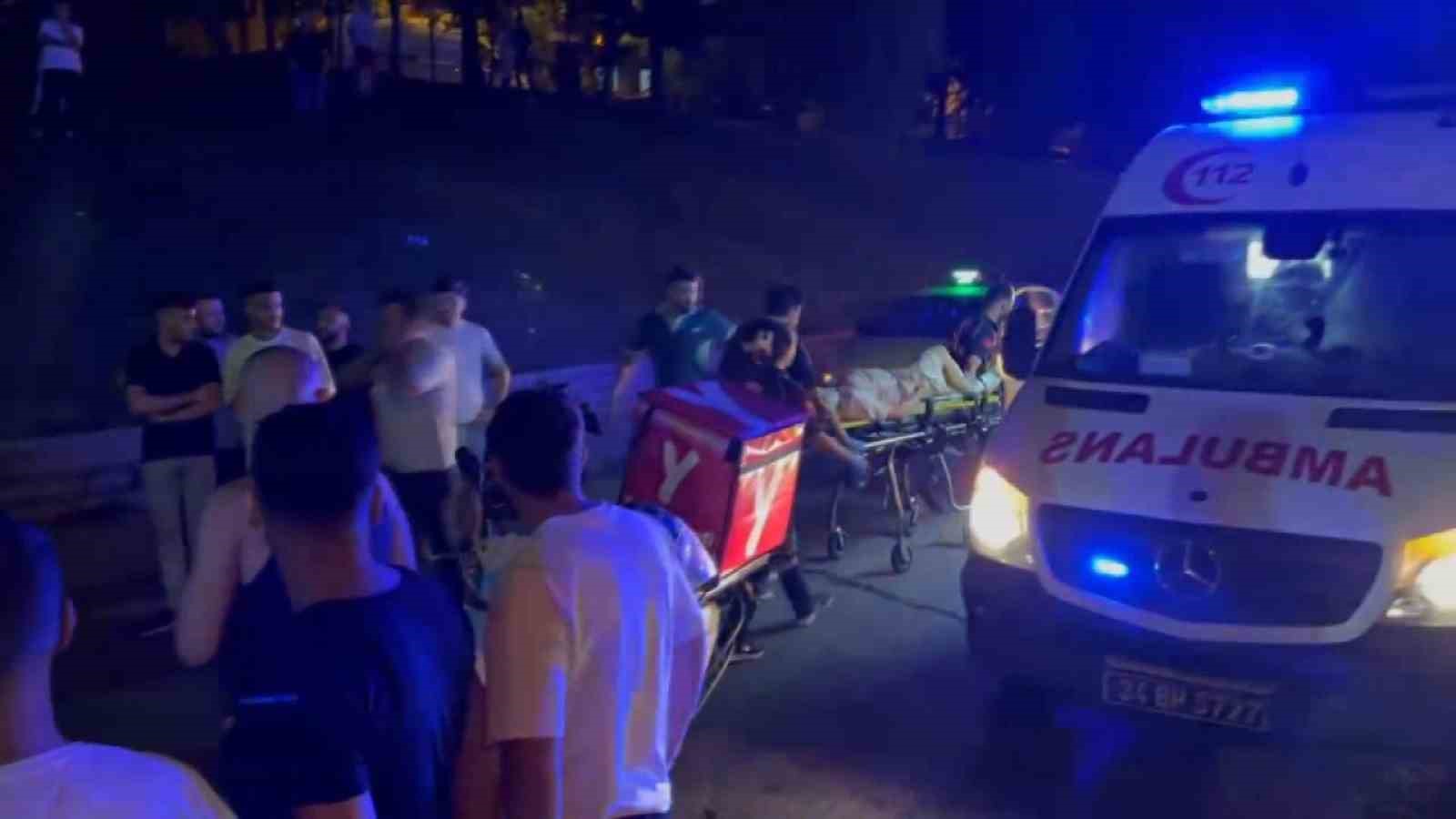Bayrampaşa’da alkollü sürücünün kullandığı araç kamyonete çarptı: 3 yaralı 