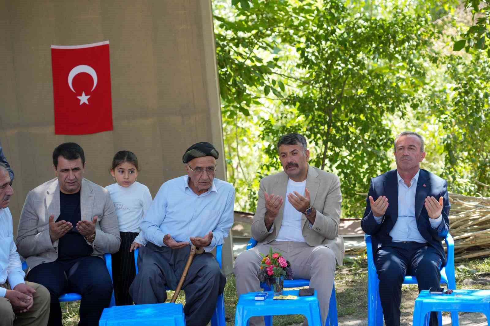 Vali Çelik, Şemdinli’de şehit ailelerini ziyaret etti