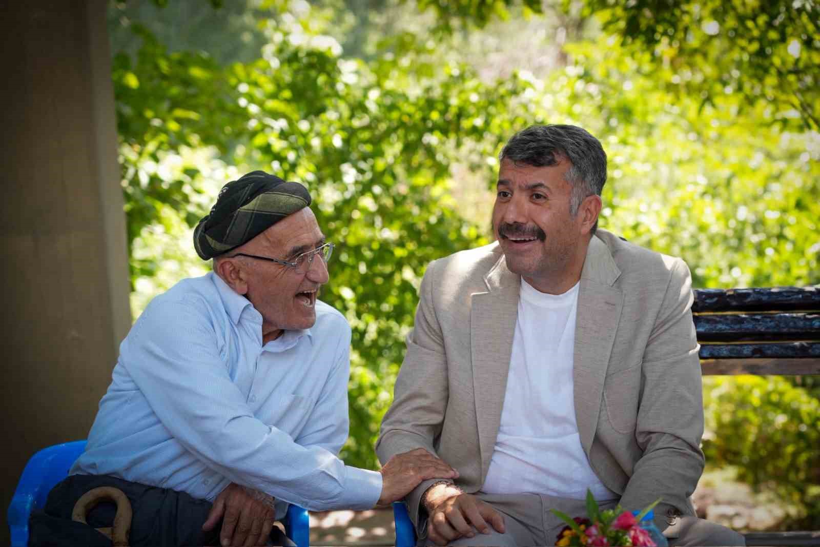 Vali Çelik, Şemdinli’de şehit ailelerini ziyaret etti 