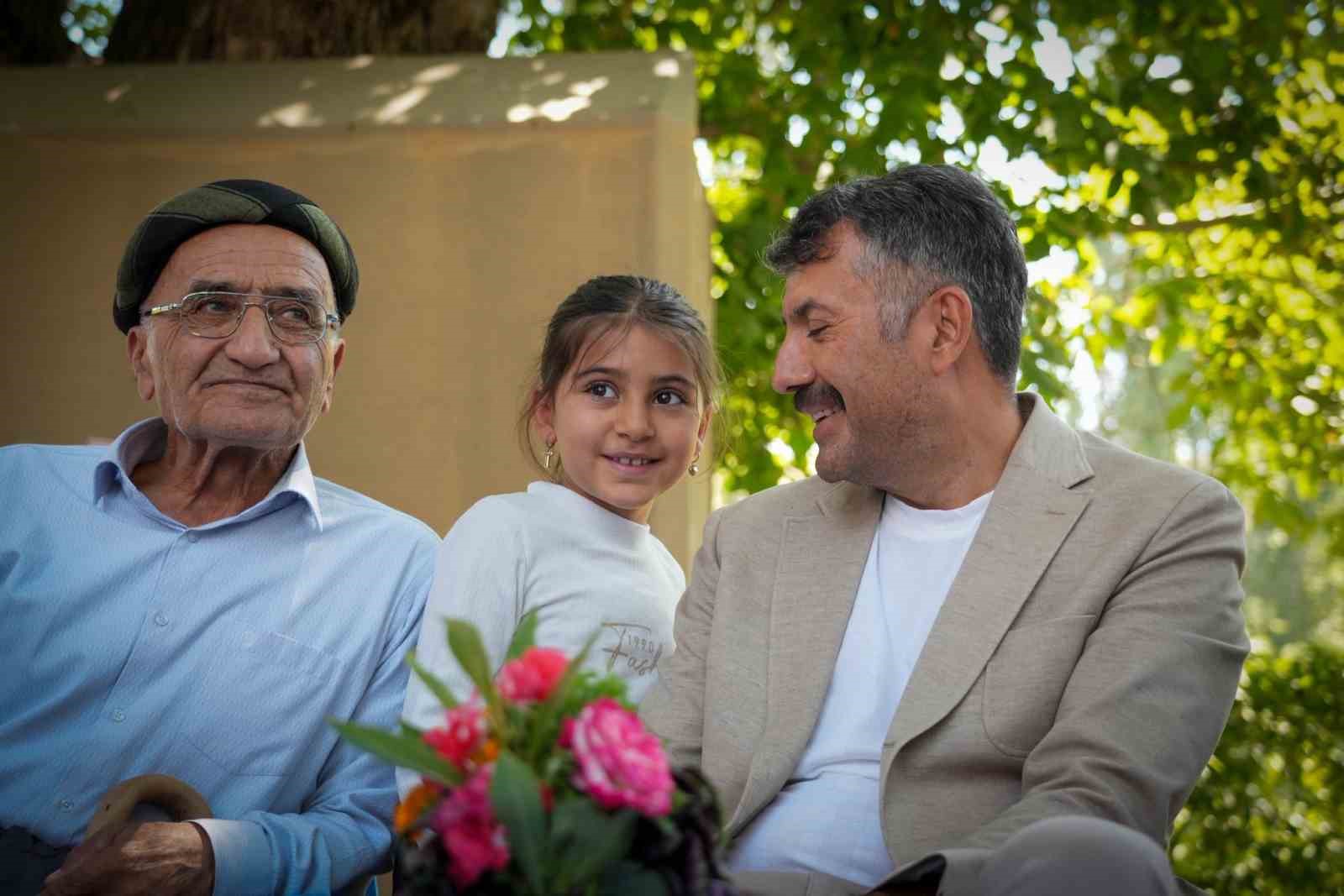Vali Çelik, Şemdinli’de şehit ailelerini ziyaret etti 