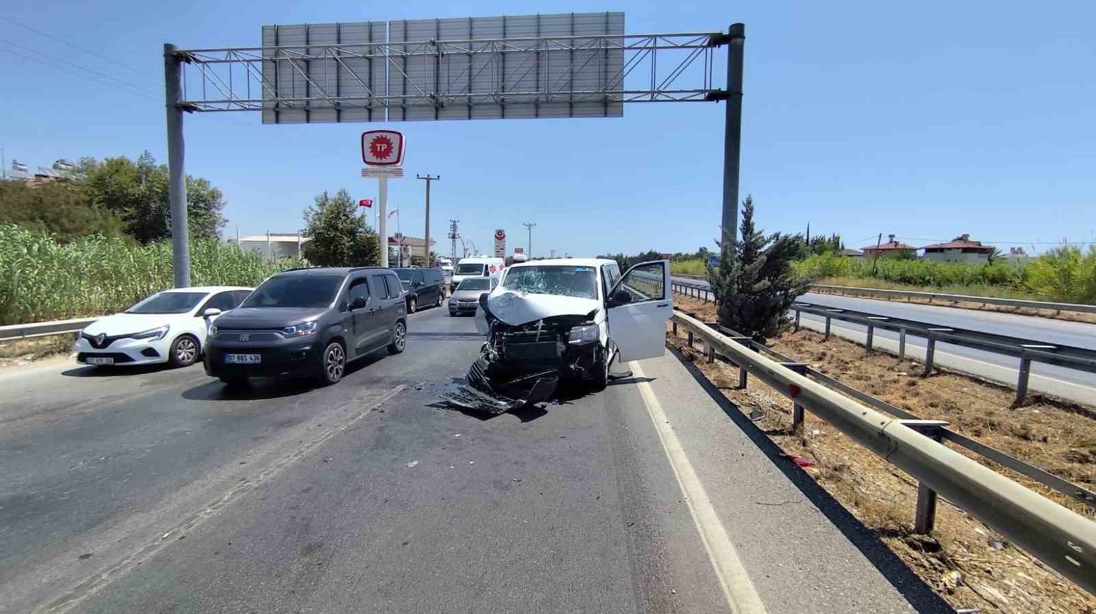 Tur aracı tur otobüsüne arkadan çarptı: 5’i Hollandalı 6 yaralı 