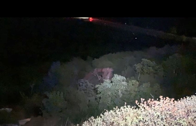 Bursa’da kamyon şarampole yuvarlandı, sürücü araçtan fırladı 