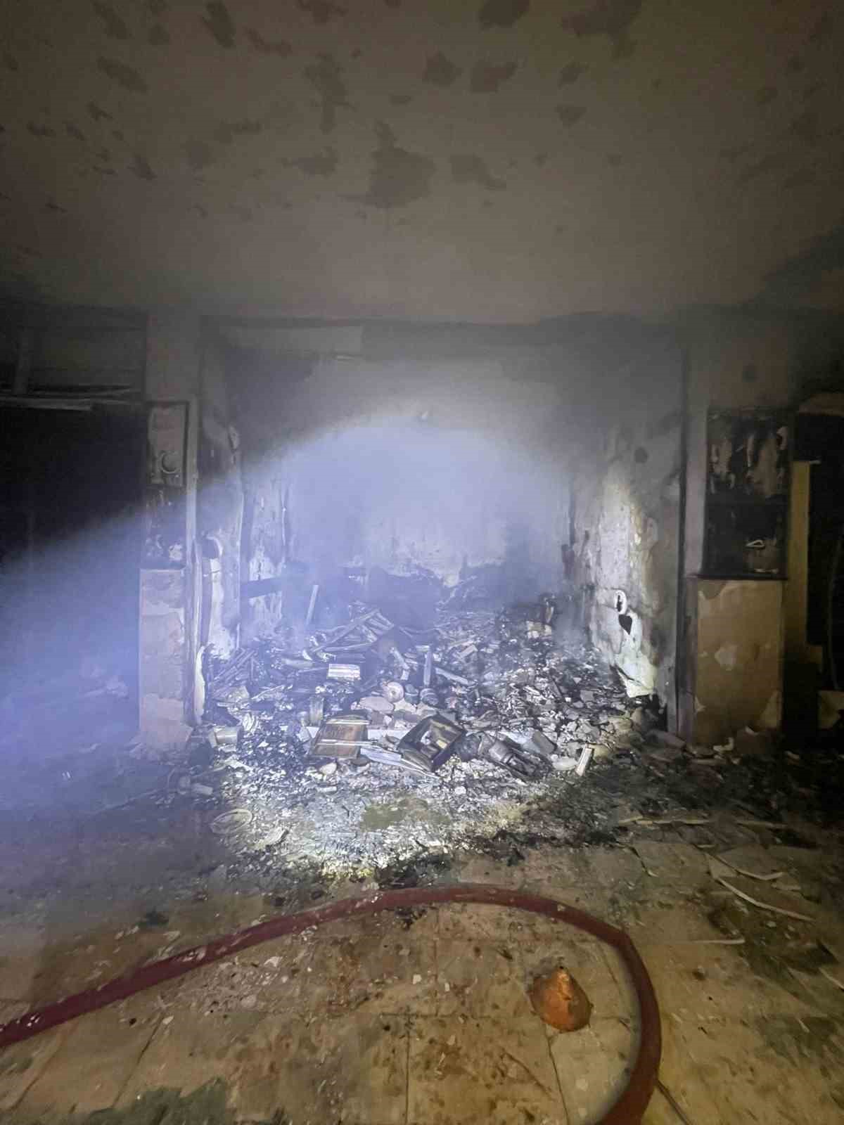 İş merkezinde korkutan yangın 