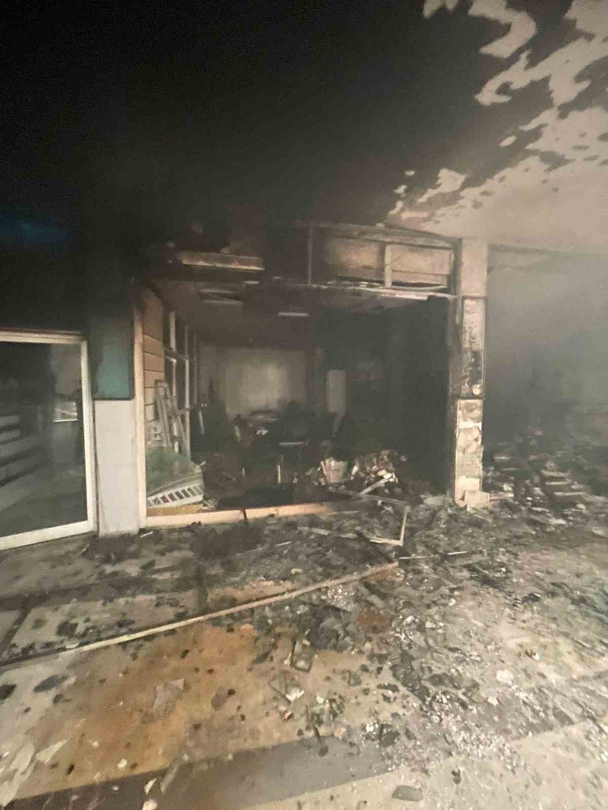 İş merkezinde korkutan yangın 
