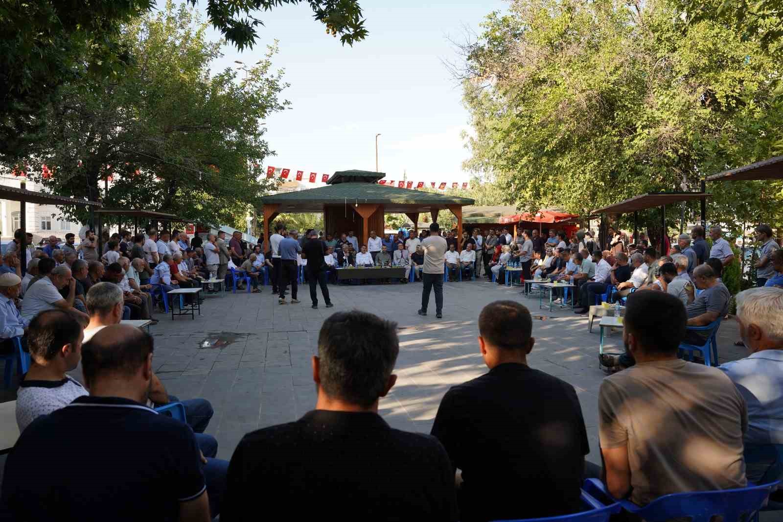 Kahta’da halkla buluşması düzenlendi 