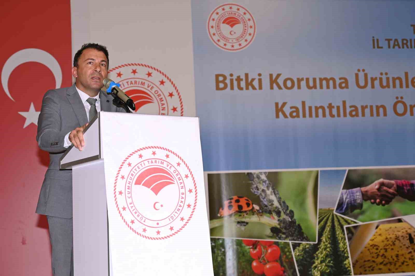Üreticiler ve zirai ilaç bayilerine kalıntıyı önleme yöntemleri anlatıldı 